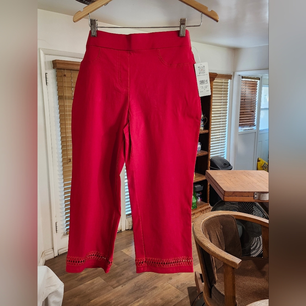 89Th Madison Custom Mid-rise Capri Stretchy Pants In Heat Wave Red - Medium
